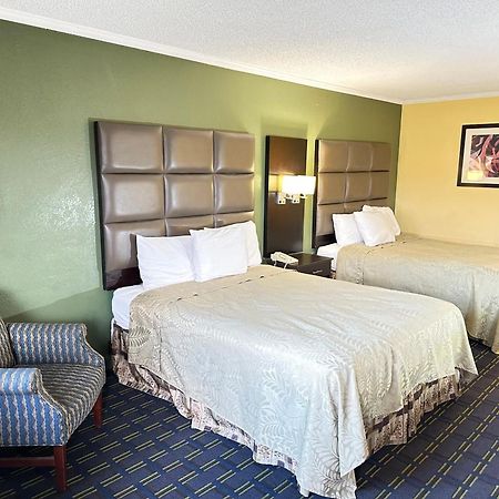 Rodeway Inn & Suites Plymouth Hwy 64 Kültér fotó