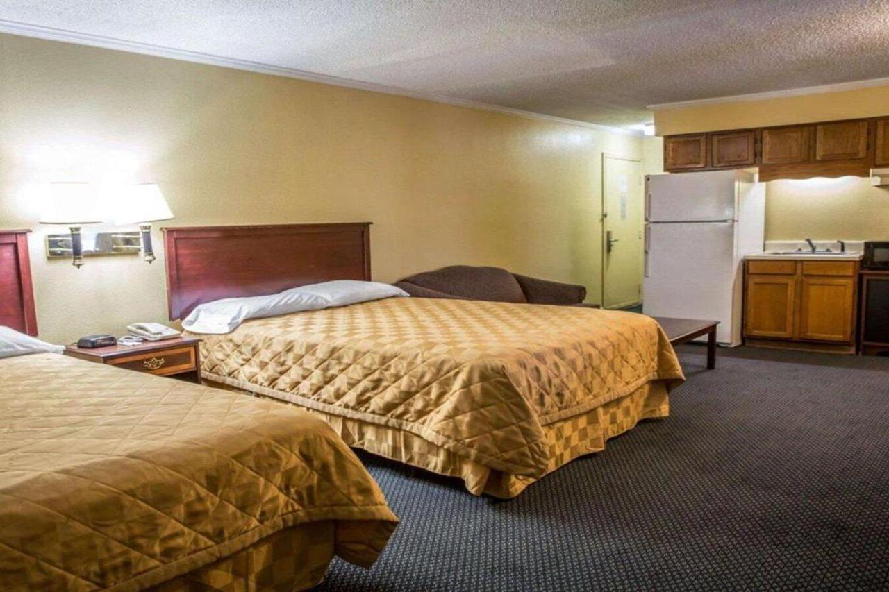 Rodeway Inn & Suites Plymouth Hwy 64 Kültér fotó