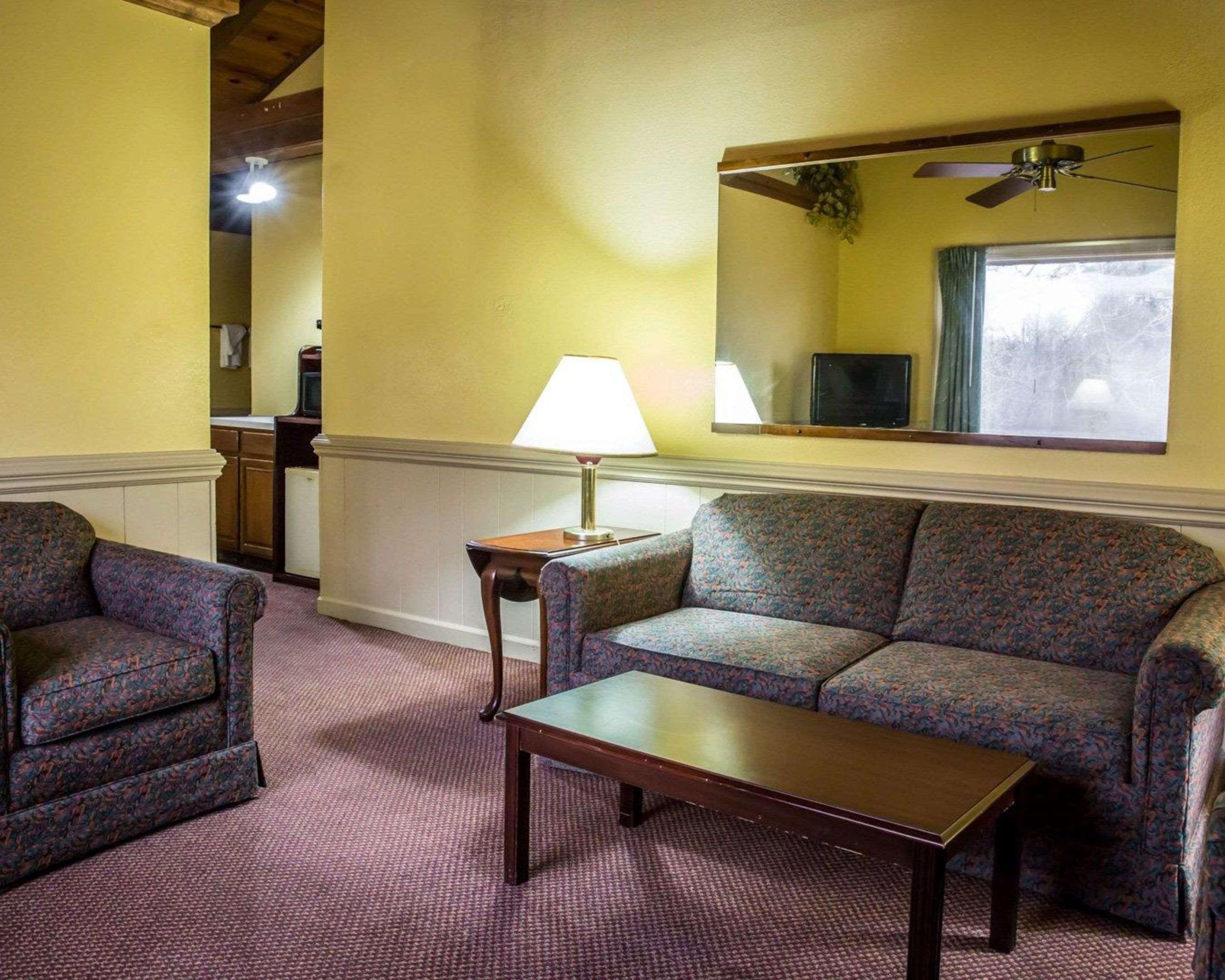Rodeway Inn & Suites Plymouth Hwy 64 Kültér fotó