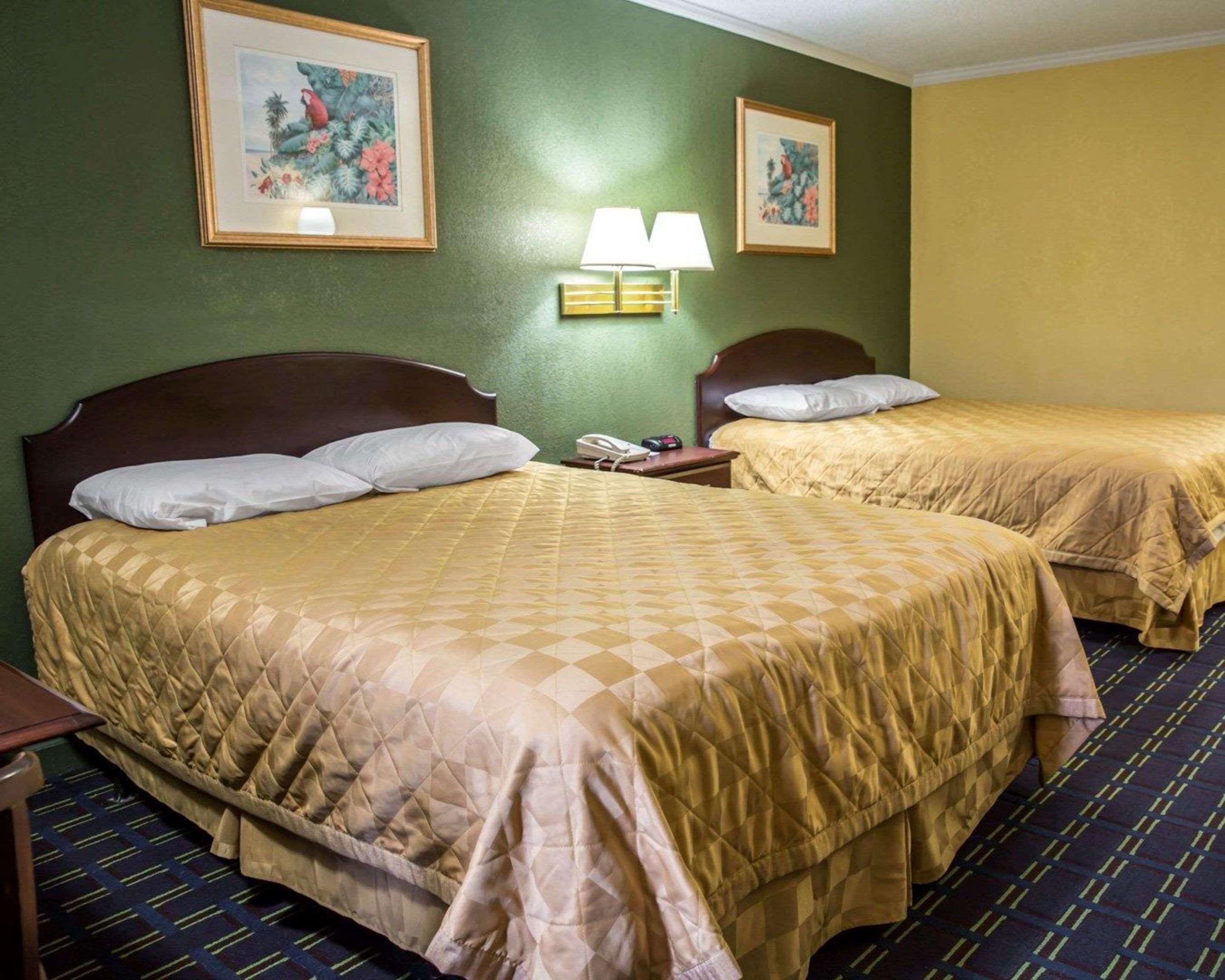Rodeway Inn & Suites Plymouth Hwy 64 Kültér fotó