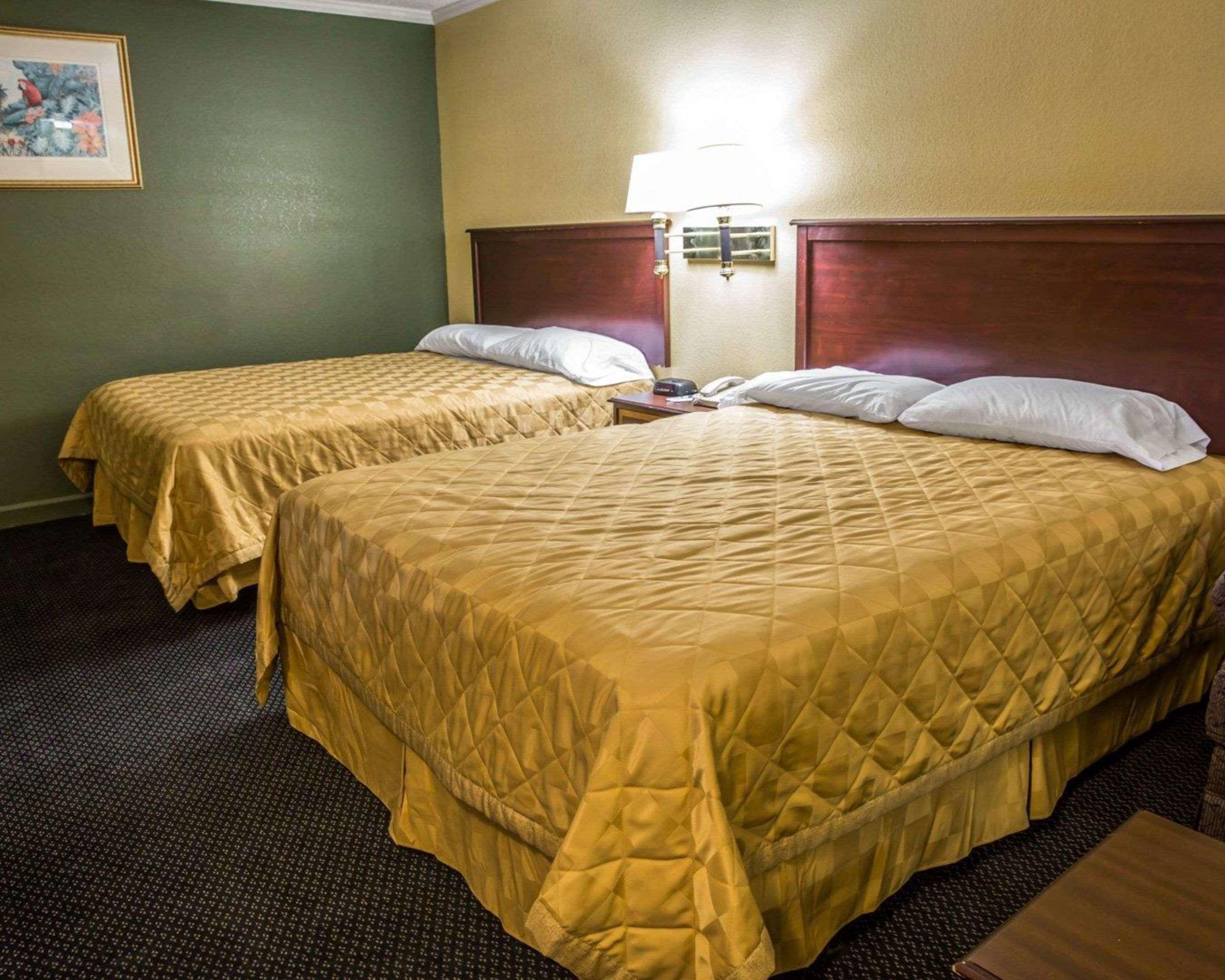Rodeway Inn & Suites Plymouth Hwy 64 Kültér fotó