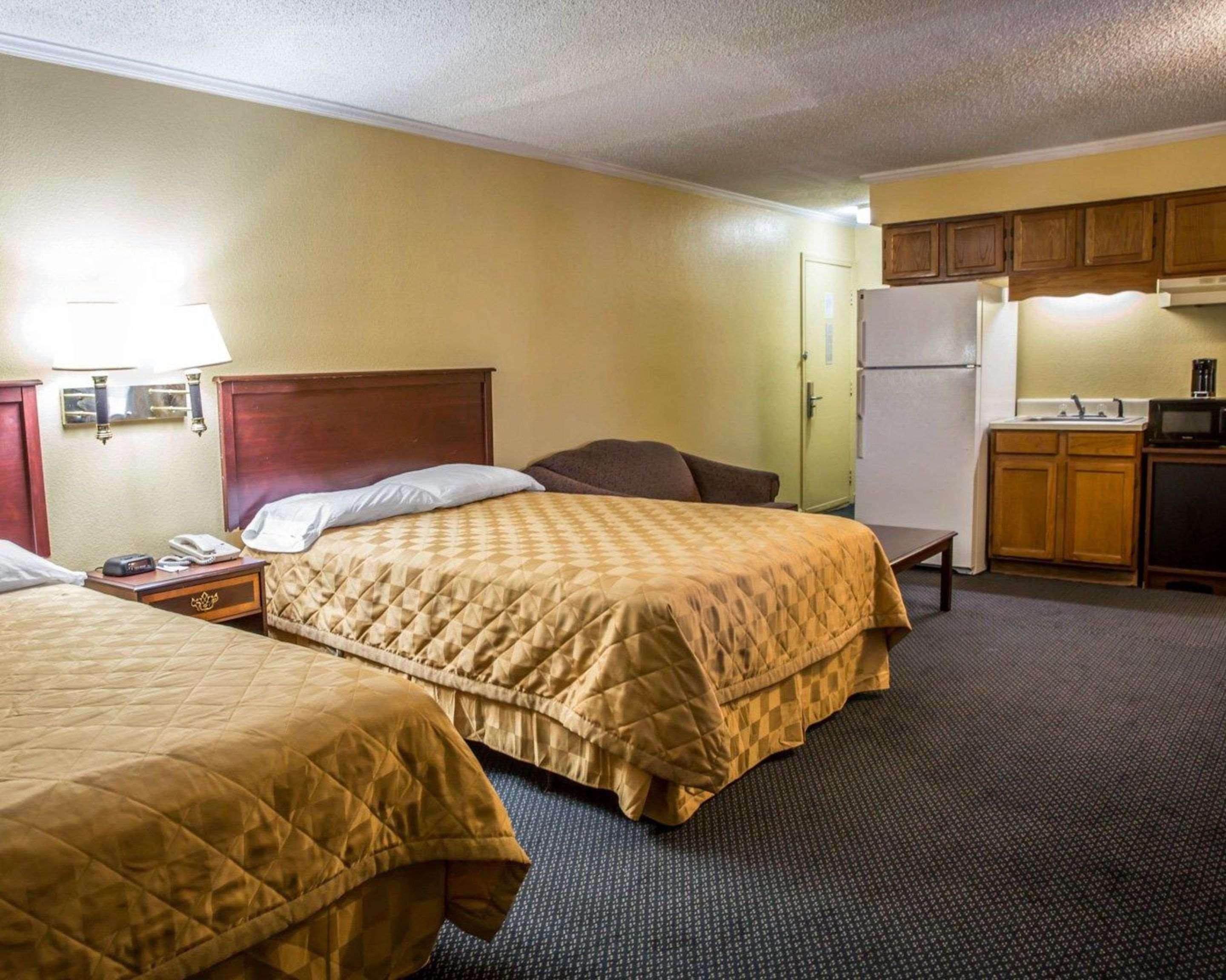 Rodeway Inn & Suites Plymouth Hwy 64 Kültér fotó