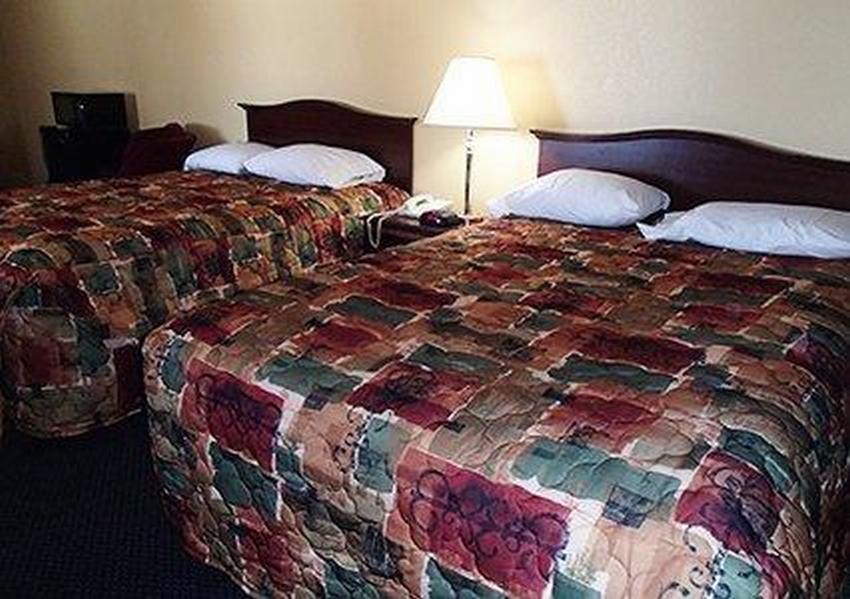Rodeway Inn & Suites Plymouth Hwy 64 Kültér fotó