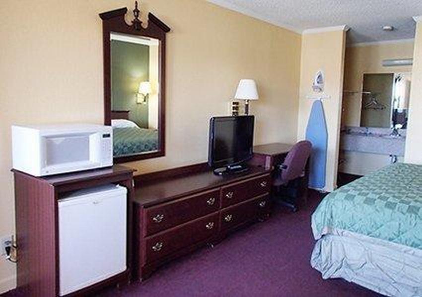 Rodeway Inn & Suites Plymouth Hwy 64 Kültér fotó