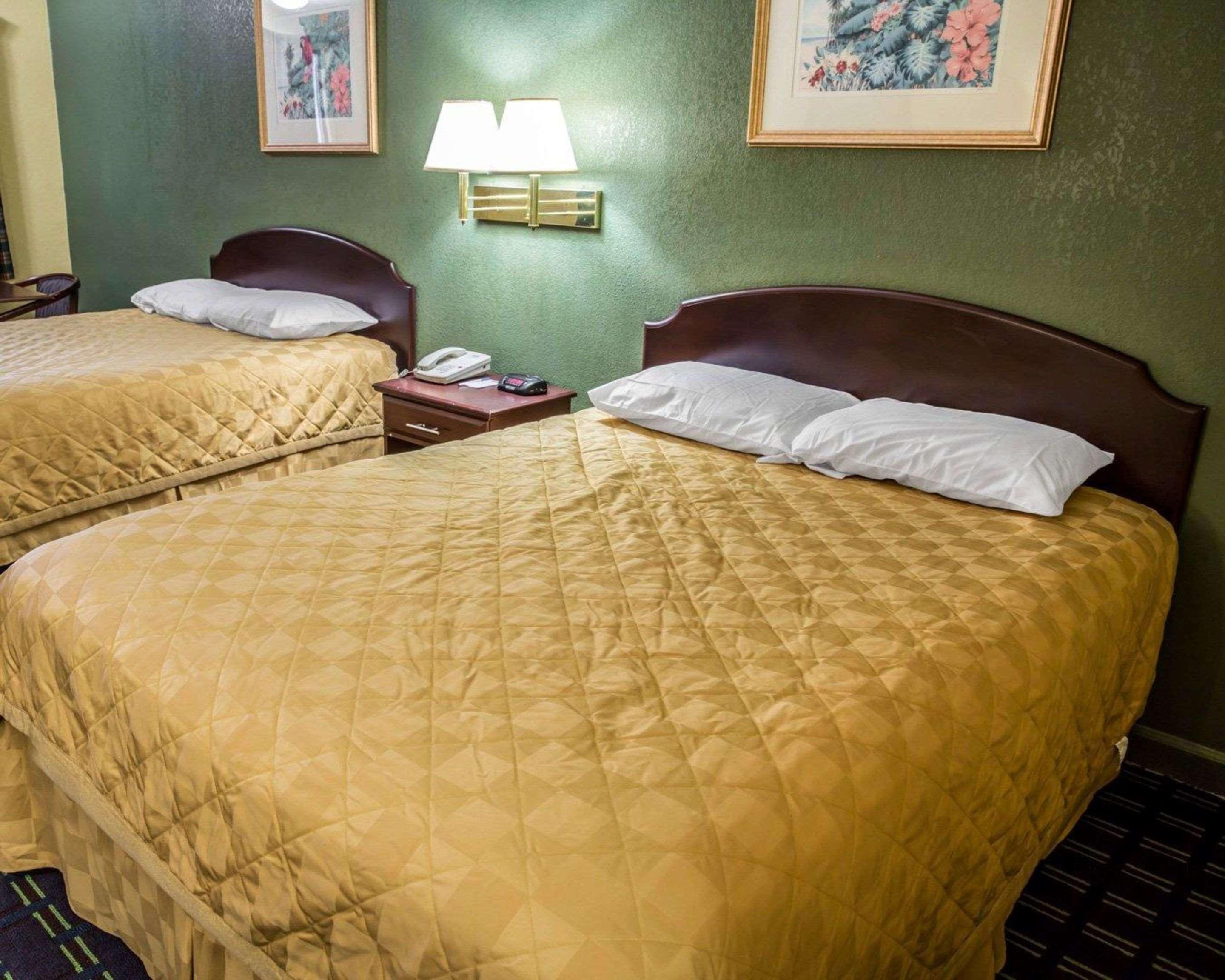 Rodeway Inn & Suites Plymouth Hwy 64 Kültér fotó