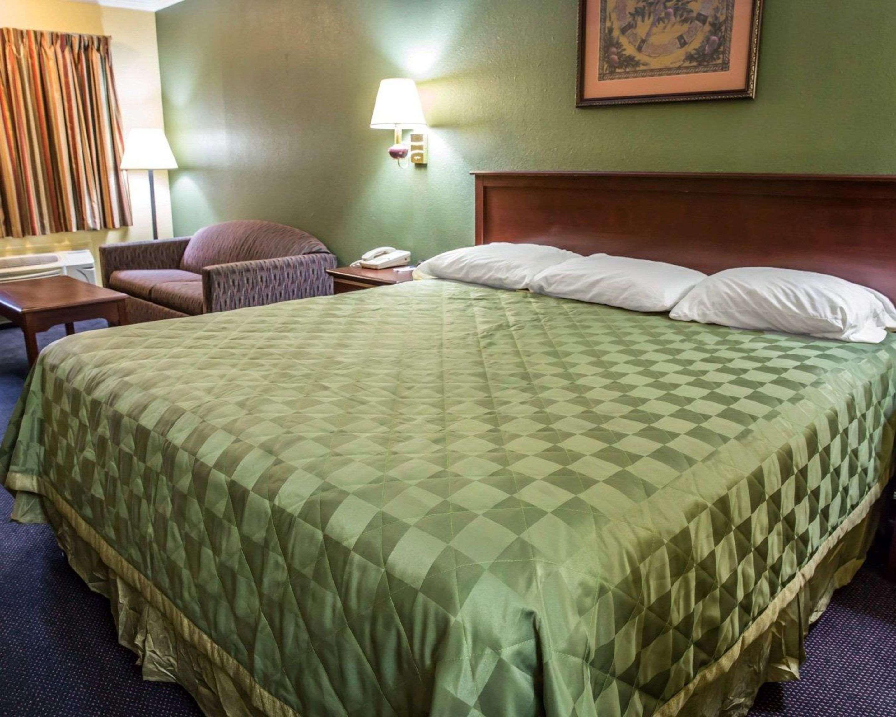 Rodeway Inn & Suites Plymouth Hwy 64 Kültér fotó