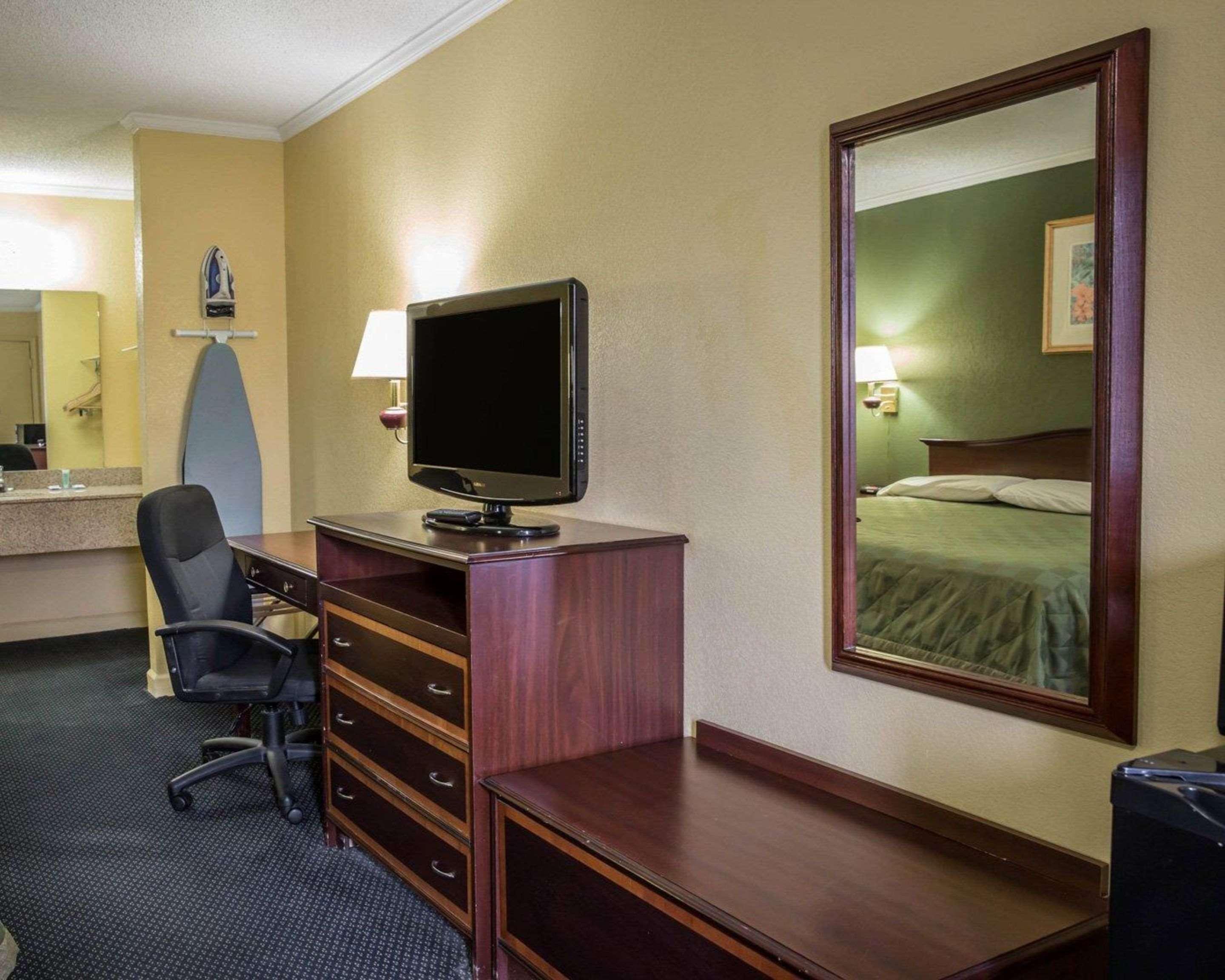 Rodeway Inn & Suites Plymouth Hwy 64 Kültér fotó