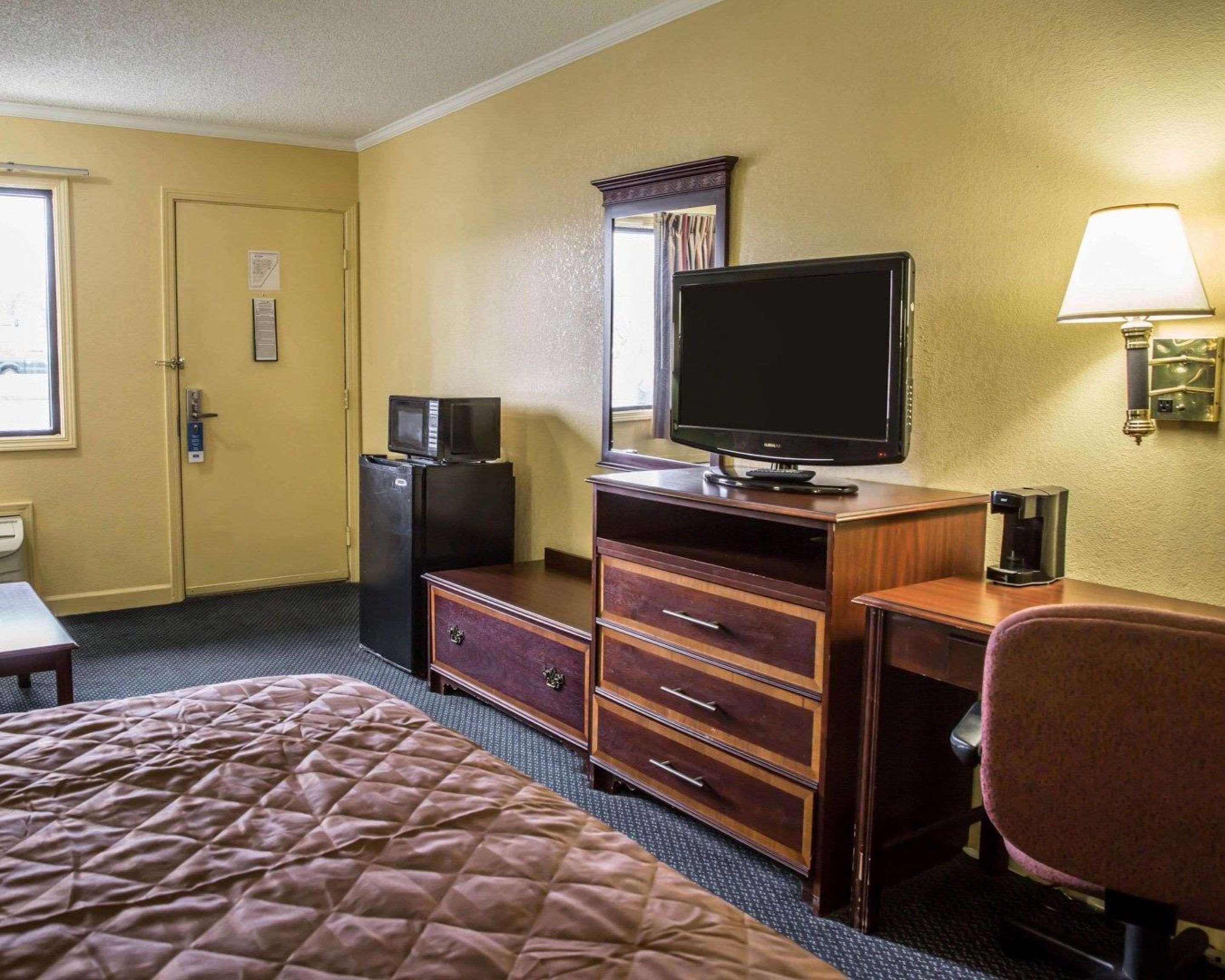 Rodeway Inn & Suites Plymouth Hwy 64 Kültér fotó