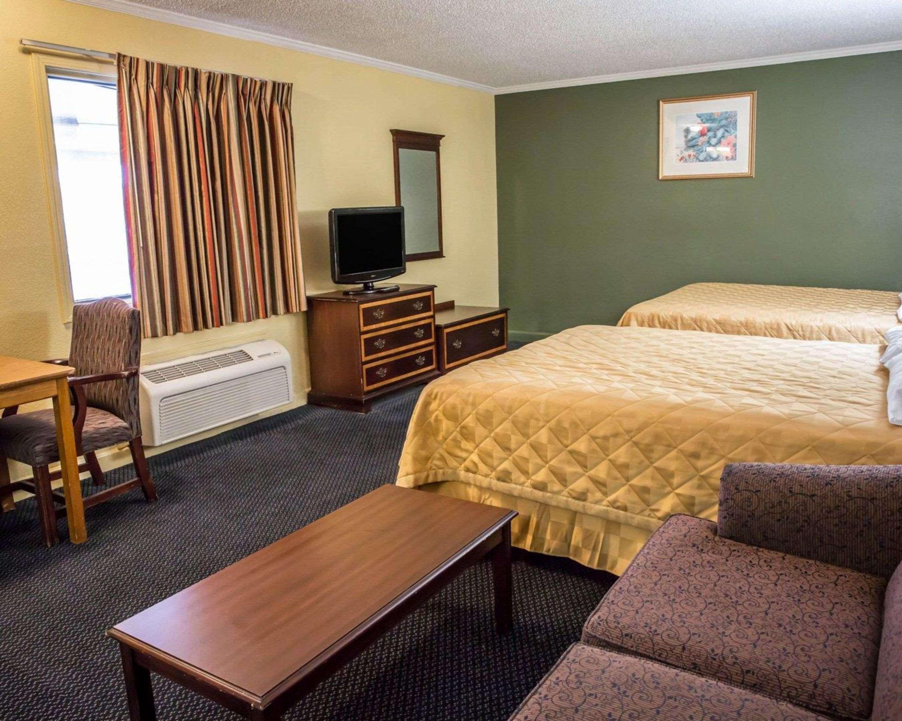 Rodeway Inn & Suites Plymouth Hwy 64 Kültér fotó
