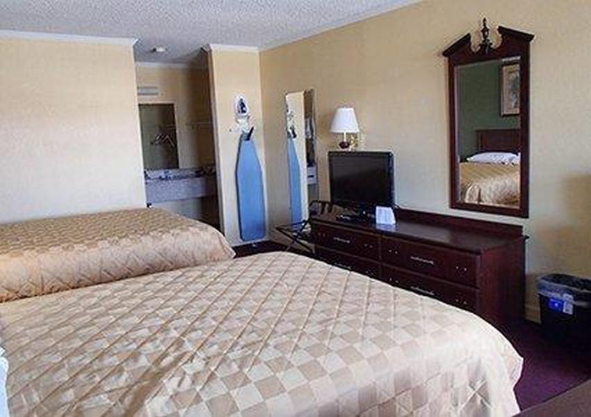 Rodeway Inn & Suites Plymouth Hwy 64 Kültér fotó