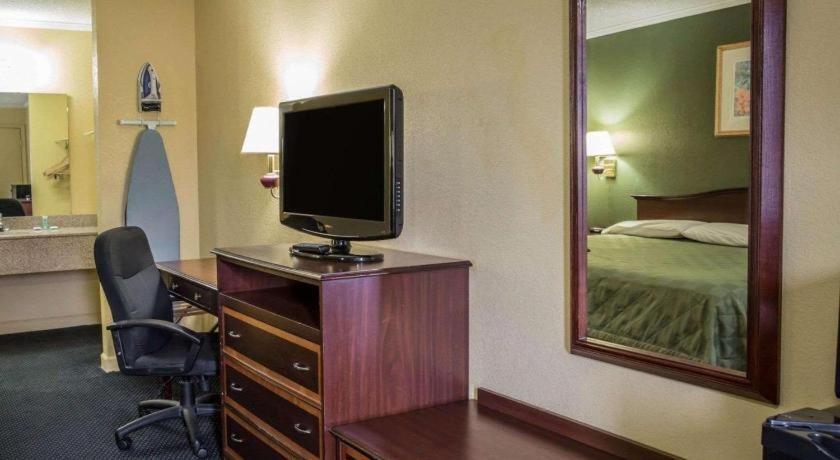 Rodeway Inn & Suites Plymouth Hwy 64 Kültér fotó