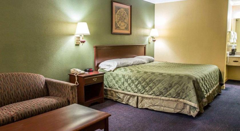 Rodeway Inn & Suites Plymouth Hwy 64 Kültér fotó