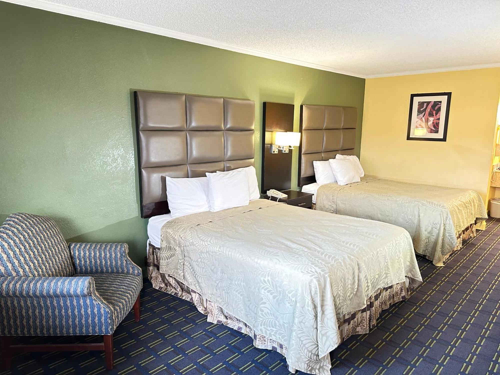 Rodeway Inn & Suites Plymouth Hwy 64 Kültér fotó