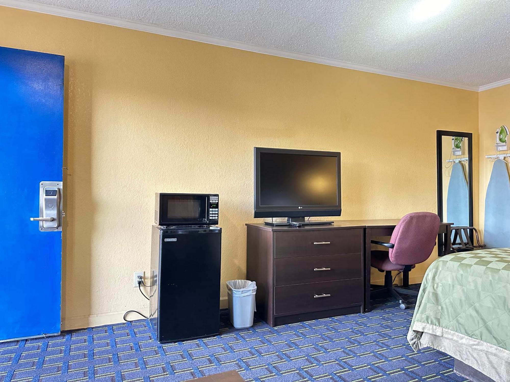 Rodeway Inn & Suites Plymouth Hwy 64 Kültér fotó