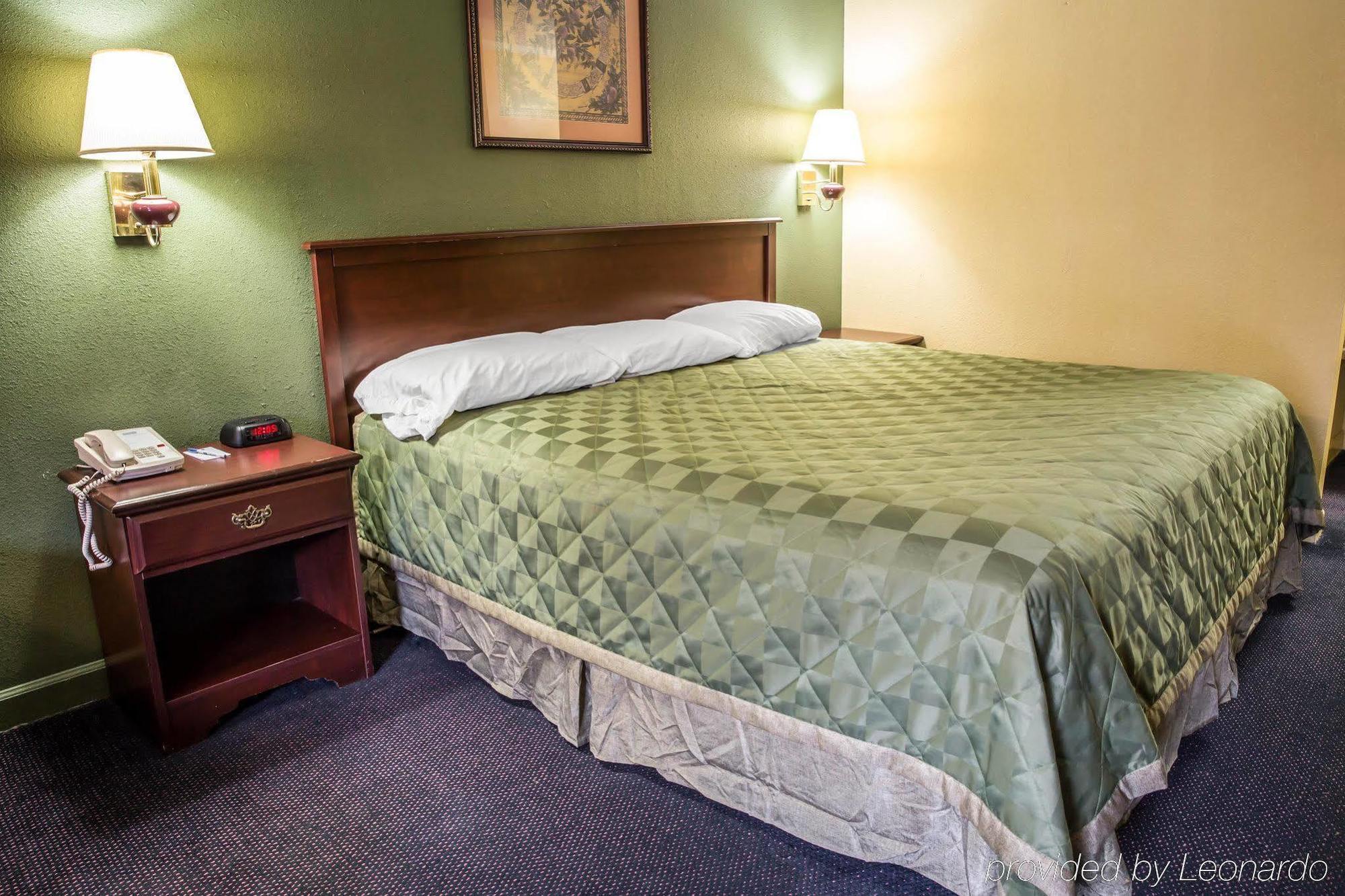 Rodeway Inn & Suites Plymouth Hwy 64 Kültér fotó
