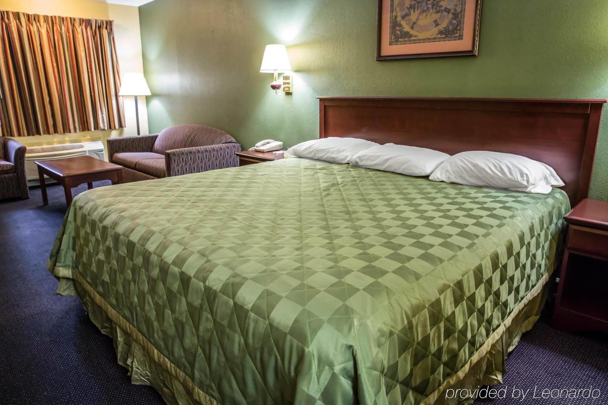 Rodeway Inn & Suites Plymouth Hwy 64 Kültér fotó