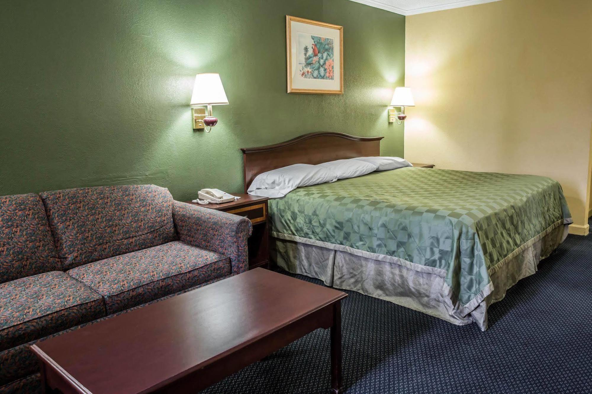 Rodeway Inn & Suites Plymouth Hwy 64 Kültér fotó