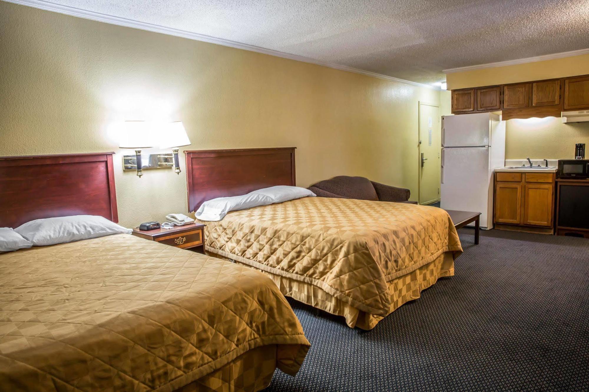 Rodeway Inn & Suites Plymouth Hwy 64 Kültér fotó