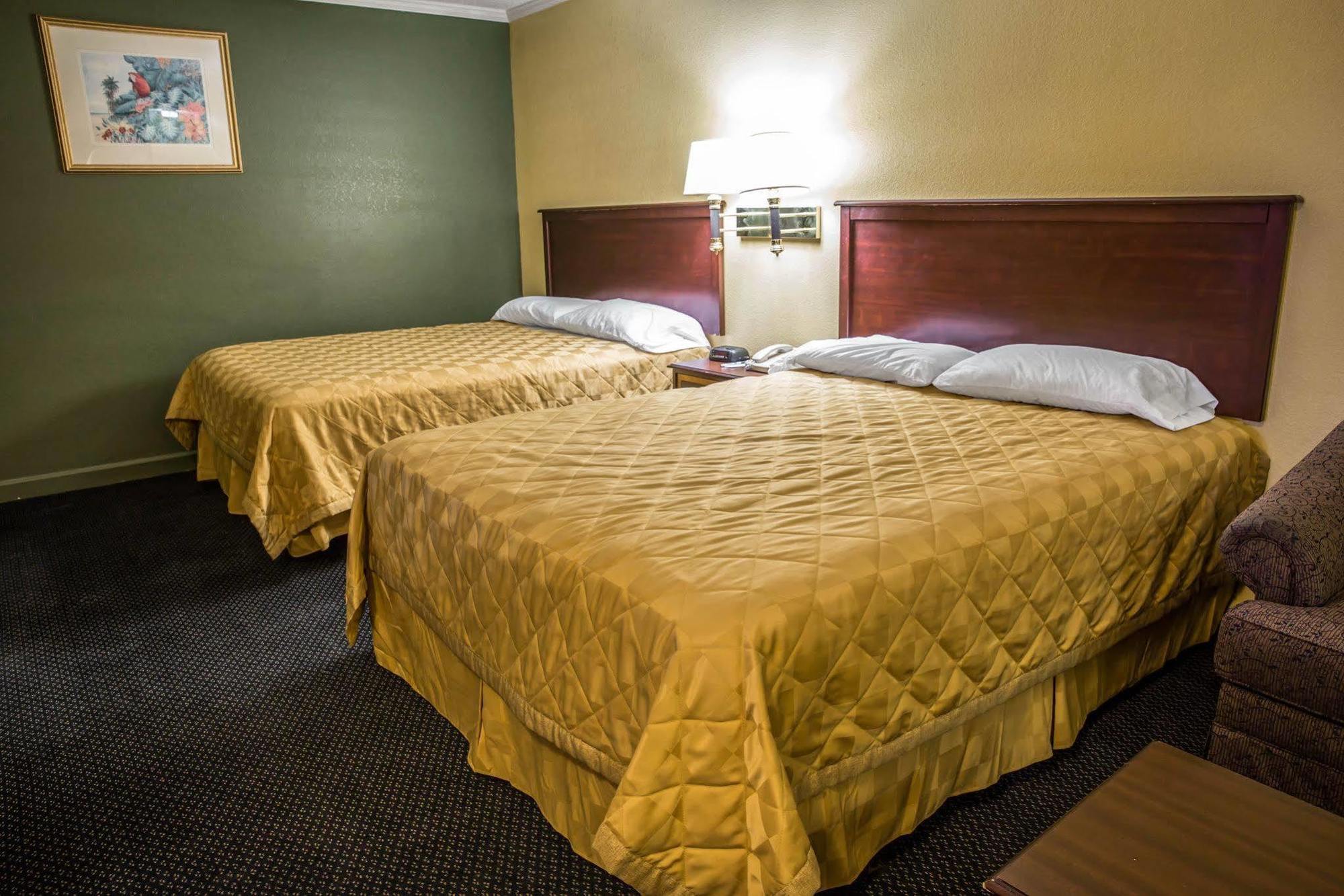 Rodeway Inn & Suites Plymouth Hwy 64 Kültér fotó